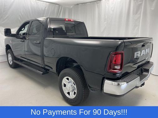 Diamond Black Crystal Pearlcoat 2025 RAM 2500 Tradesman Crew Cab 4x4 6'4' Box