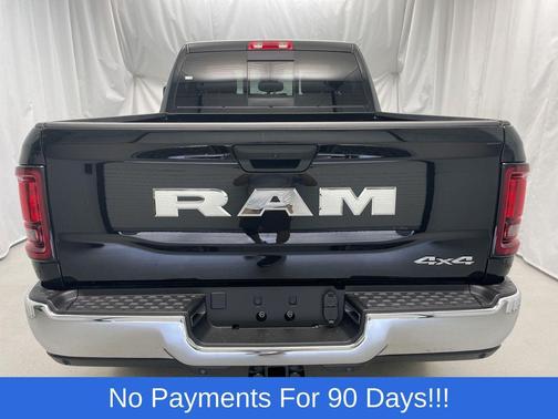 Diamond Black Crystal Pearlcoat 2025 RAM 2500 Tradesman Crew Cab 4x4 6'4' Box