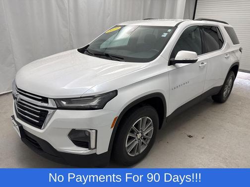 Iridescent Pearl Tricoat 2023 Chevrolet Traverse LT Cloth