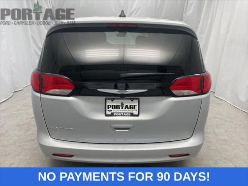 2023 Chrysler Voyager LX