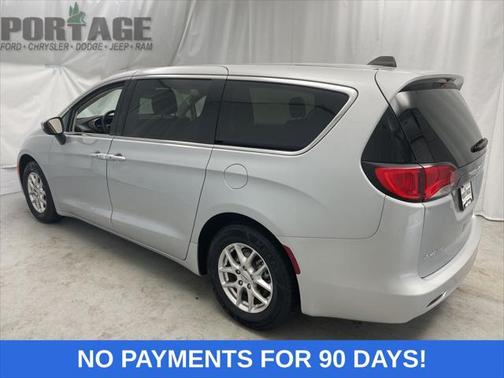 2023 Chrysler Voyager LX
