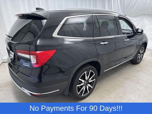 Crystal Black Pearl 2022 Honda Pilot Touring 8-Passenger