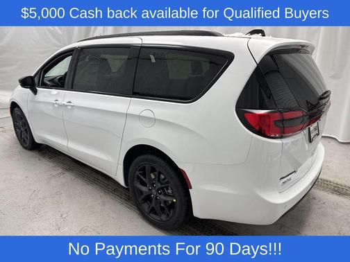 Bright White Clearcoat 2026 Chrysler Pacifica L
