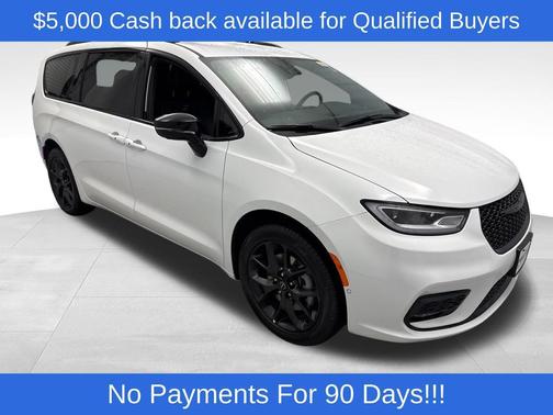 Bright White Clearcoat 2026 Chrysler Pacifica L
