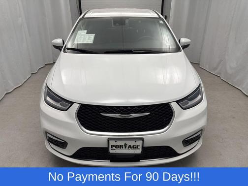 Bright White Clearcoat 2023 Chrysler Pacifica Touring L