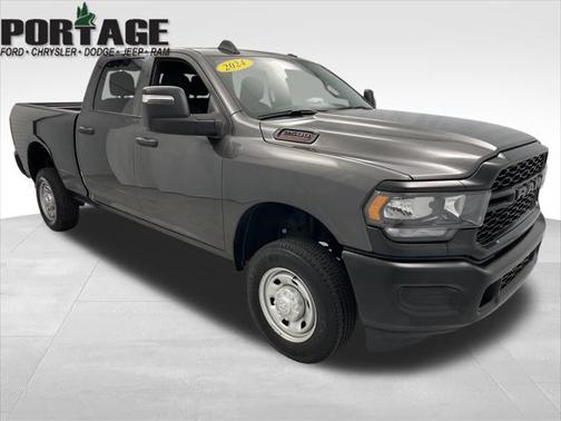2024 RAM 2500 Tradesman Crew Cab 4x4 6'4' Box