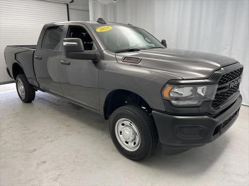 2024 RAM 2500 Tradesman Crew Cab 4x4 6'4' Box