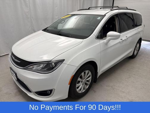 Bright White Clearcoat 2017 Chrysler Pacifica Touring-L