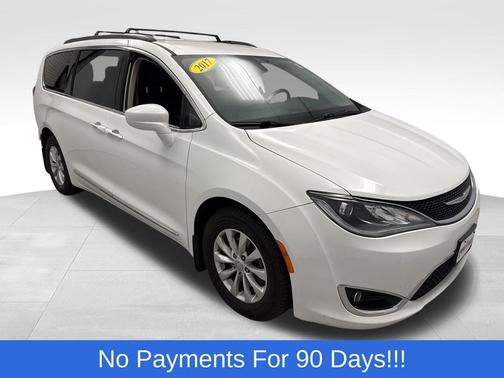 Bright White Clearcoat 2017 Chrysler Pacifica Touring-L