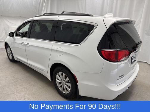 Bright White Clearcoat 2017 Chrysler Pacifica Touring-L