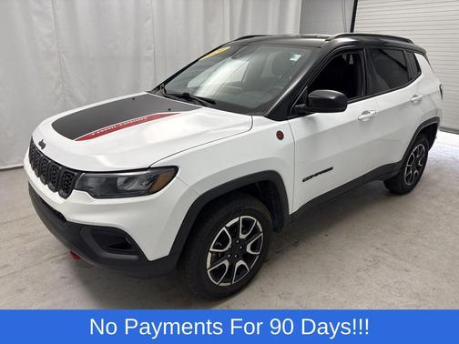 Bright White Clearcoat 2024 Jeep Compass Trailhawk