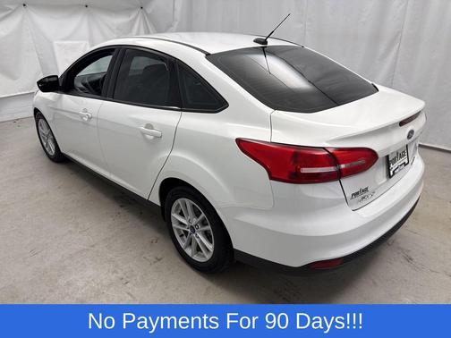 Oxford White 2018 Ford Focus SE