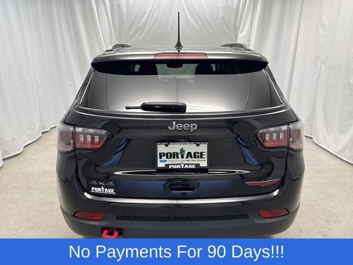 Diamond Black Crystal Pearlcoat 2022 Jeep Compass Trailhawk