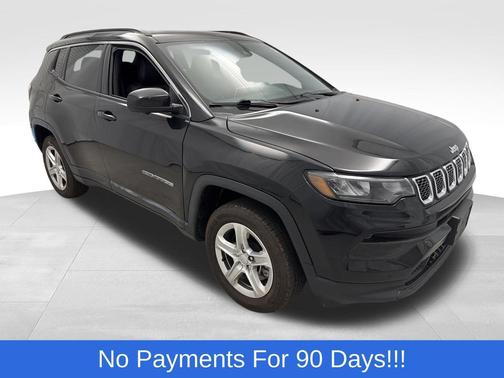 Diamond Black Crystal Pearlcoat 2024 Jeep Compass Latitude
