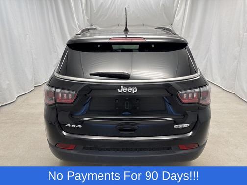 Diamond Black Crystal Pearlcoat 2024 Jeep Compass Latitude