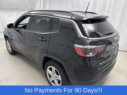 Diamond Black Crystal Pearlcoat 2024 Jeep Compass Latitude