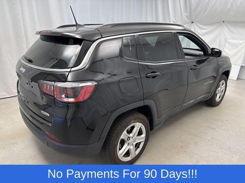 Diamond Black Crystal Pearlcoat 2024 Jeep Compass Latitude