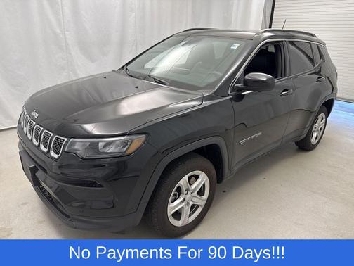 Diamond Black Crystal Pearlcoat 2024 Jeep Compass Latitude