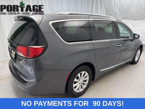 2018 Chrysler Pacifica Touring-L