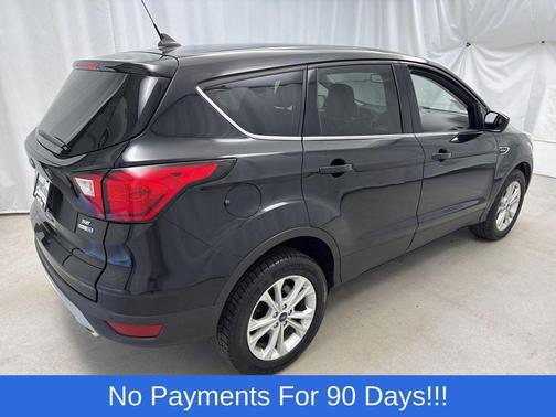 Black Metallic 2019 Ford Escape SE
