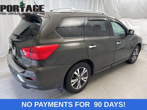 2017 Nissan Pathfinder SL
