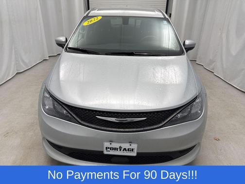 2022 Chrysler Voyager LX