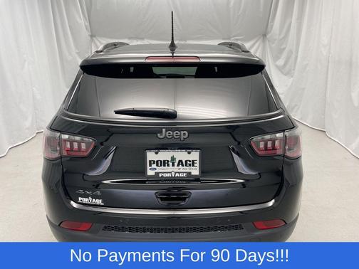 Diamond Black Crystal Pearlcoat 2025 Jeep Compass Limited