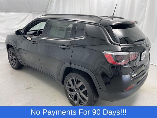 Diamond Black Crystal Pearlcoat 2025 Jeep Compass Limited