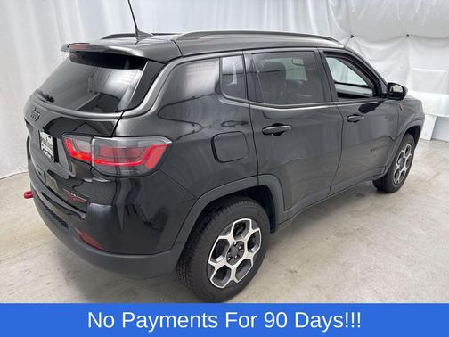 Diamond Black Crystal Pearlcoat 2022 Jeep Compass Trailhawk