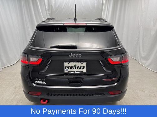 Diamond Black Crystal Pearlcoat 2022 Jeep Compass Trailhawk