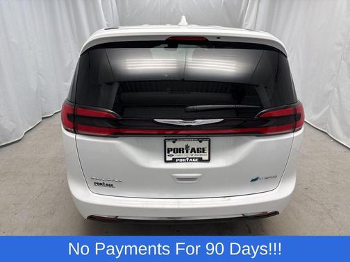 Bright White Clearcoat 2022 Chrysler Pacifica Hybrid Touring L