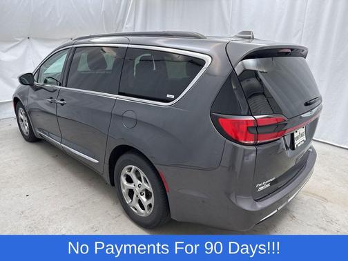 Granite Crystal Metallic Clearcoat 2022 Chrysler Pacifica Limited