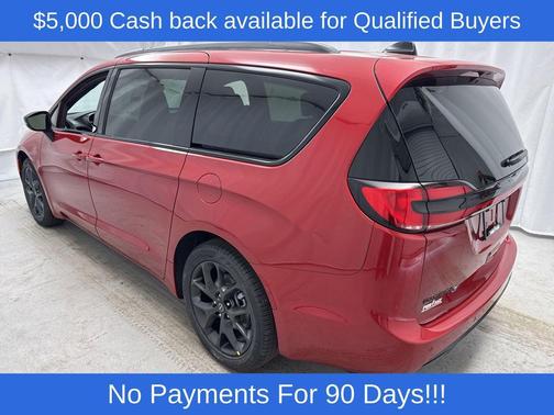 Red Hot Pearlcoat 2026 Chrysler Pacifica L