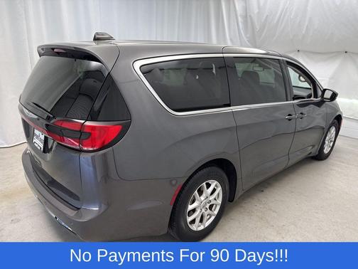 Granite Crystal Metallic Clearcoat 2023 Chrysler Pacifica Touring L