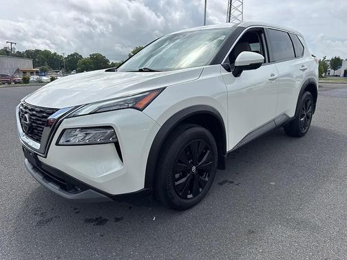 White 2021 Nissan Rogue SV