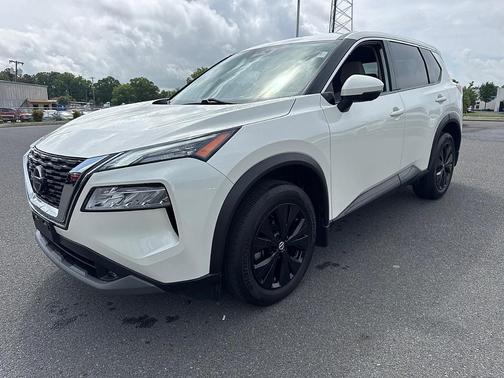 White 2021 Nissan Rogue SV