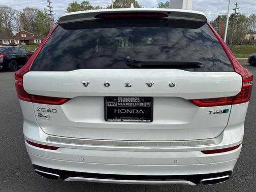 Crystal White 2018 Volvo XC60 T6 R-Design
