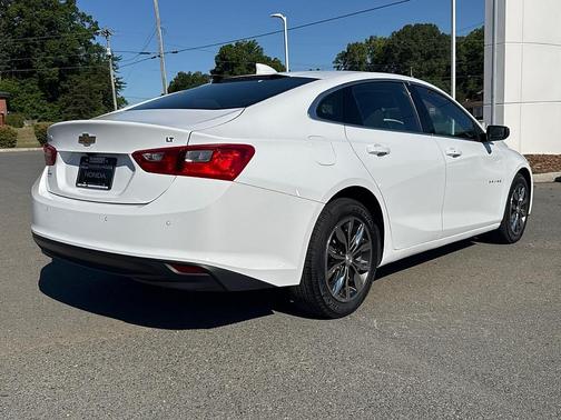 Summit White 2024 Chevrolet Malibu LT