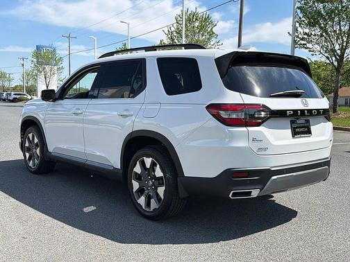Platinum White Pearl 2026 Honda Pilot Elite