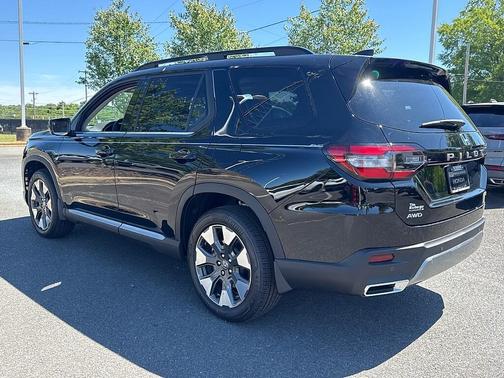 Crystal Black Pearl 2026 Honda Pilot Touring