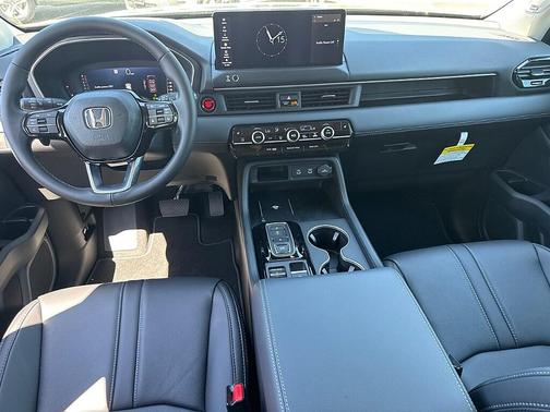 Crystal Black Pearl 2026 Honda Pilot Touring