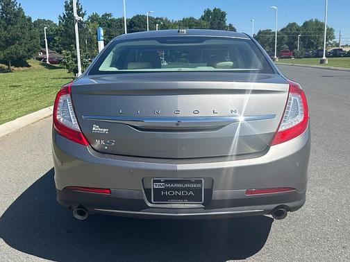 2016 Lincoln MKS Base
