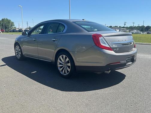 2016 Lincoln MKS Base