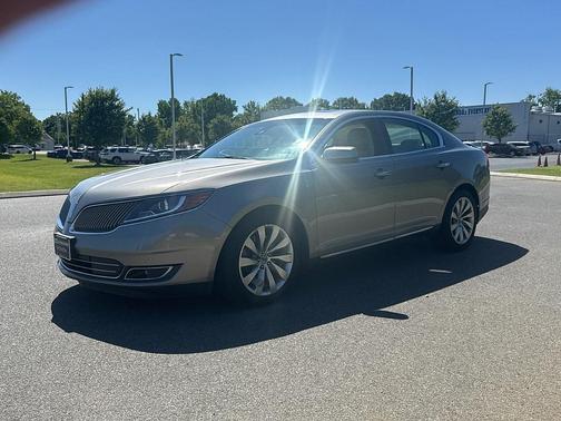 2016 Lincoln MKS Base