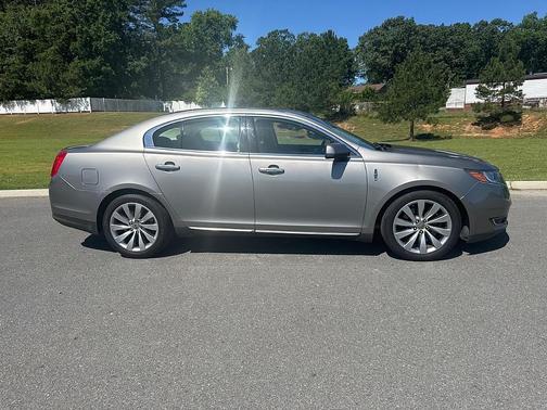2016 Lincoln MKS Base