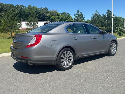 2016 Lincoln MKS Base