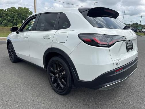 Platinum White Pearl 2024 Honda HR-V Sport