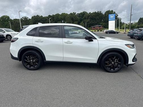 Platinum White Pearl 2024 Honda HR-V Sport