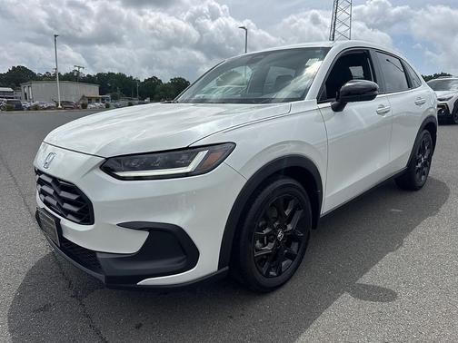 Platinum White Pearl 2024 Honda HR-V Sport