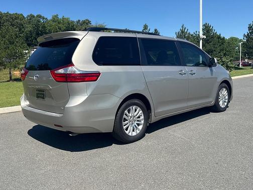 2016 Toyota Sienna XLE